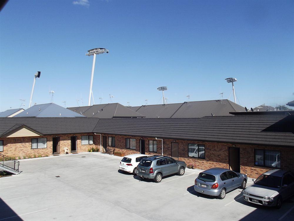 Arena Court Motel Hamilton Esterno foto